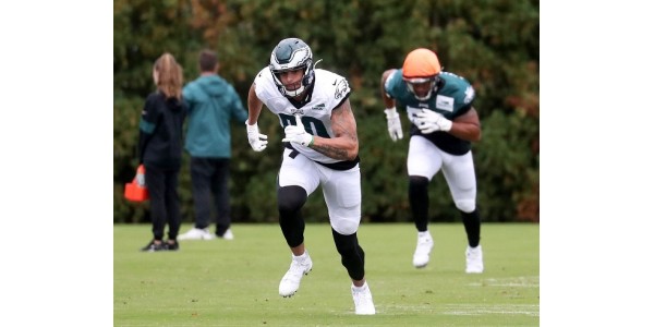 Joyeux 25e anniversaire au quarterback des Eagles de Philadelphie Jalen Hurts